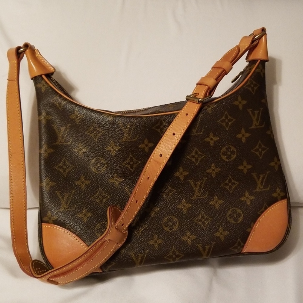 🎄🎄🎄- Louis Vuitton Boulogne 💯 authentic . As Is.❄️❄️❄️